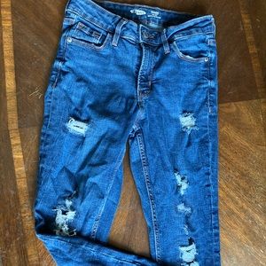 Distressed skinny jeans